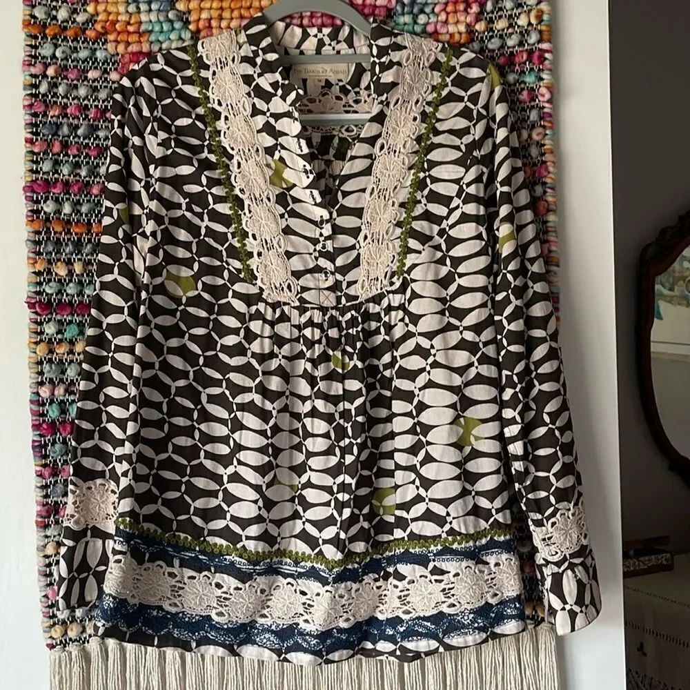 So cute! Territory Ahead embroidered top.